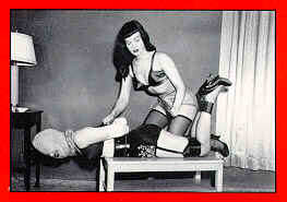 Bettie Page - am Päckchen machen